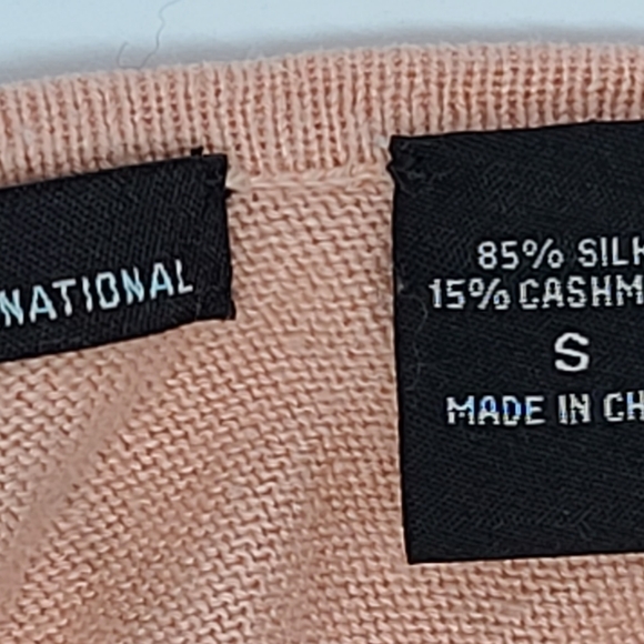 🍒2/$30-Moda international open back sweater - Picture 6 of 6